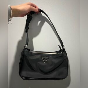 GUESS Elegant Black Shoulder Bag